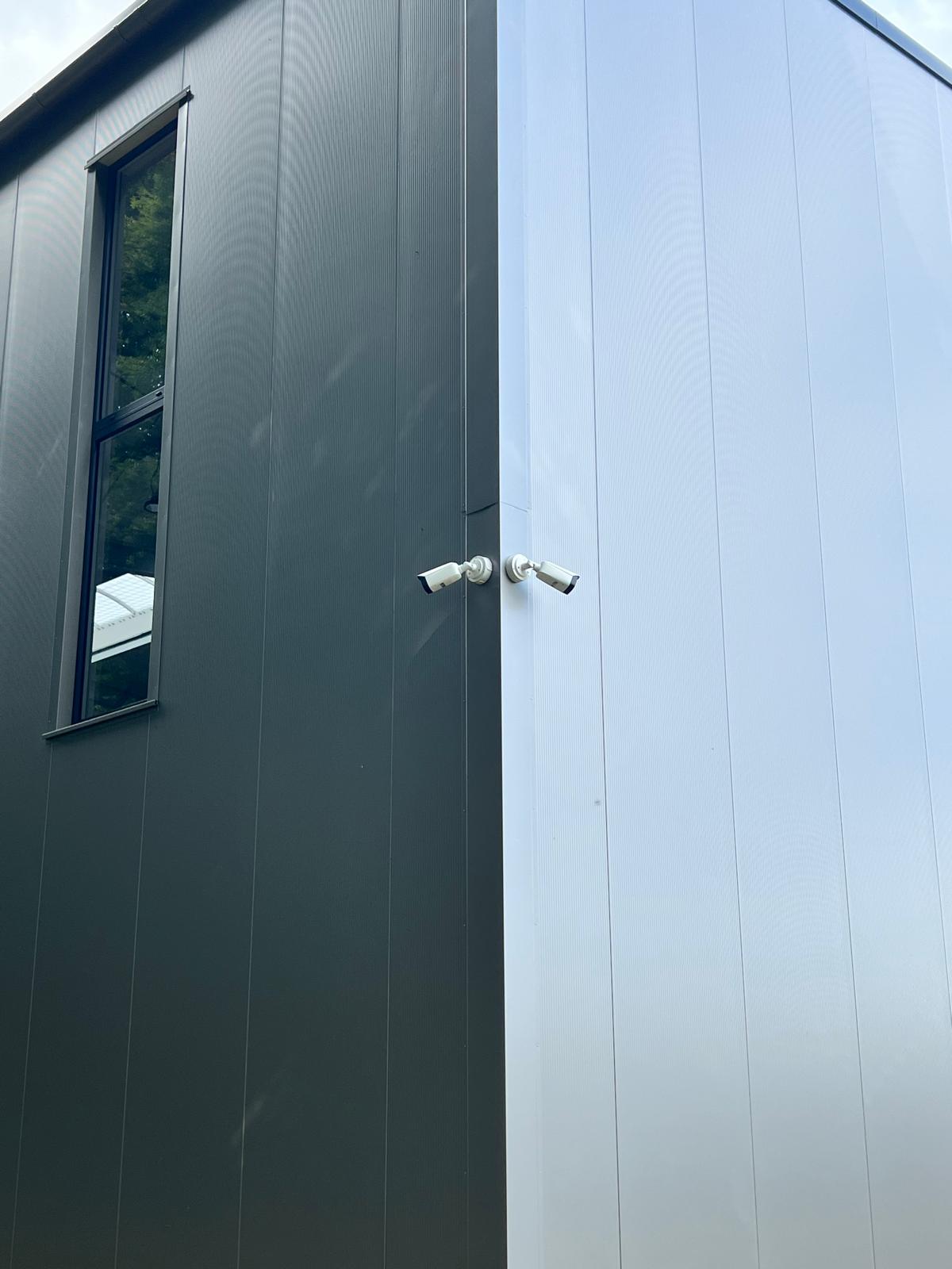 Von Defendex Security montierte Überwachungskameras an einem Gewerbegebäude in Bochum